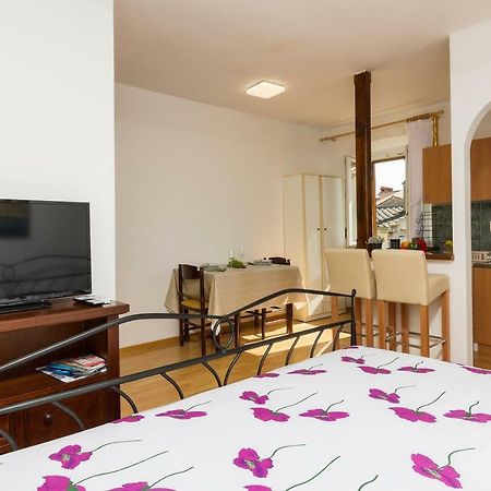 Studio Apartman Ela PUY Exterior foto
