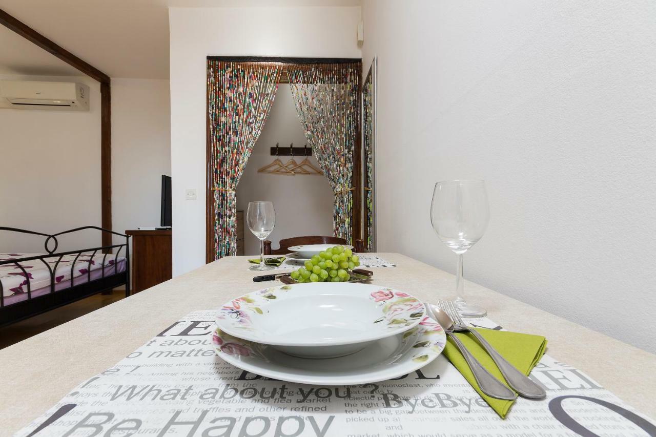 Studio Apartman Ela PUY Exterior foto